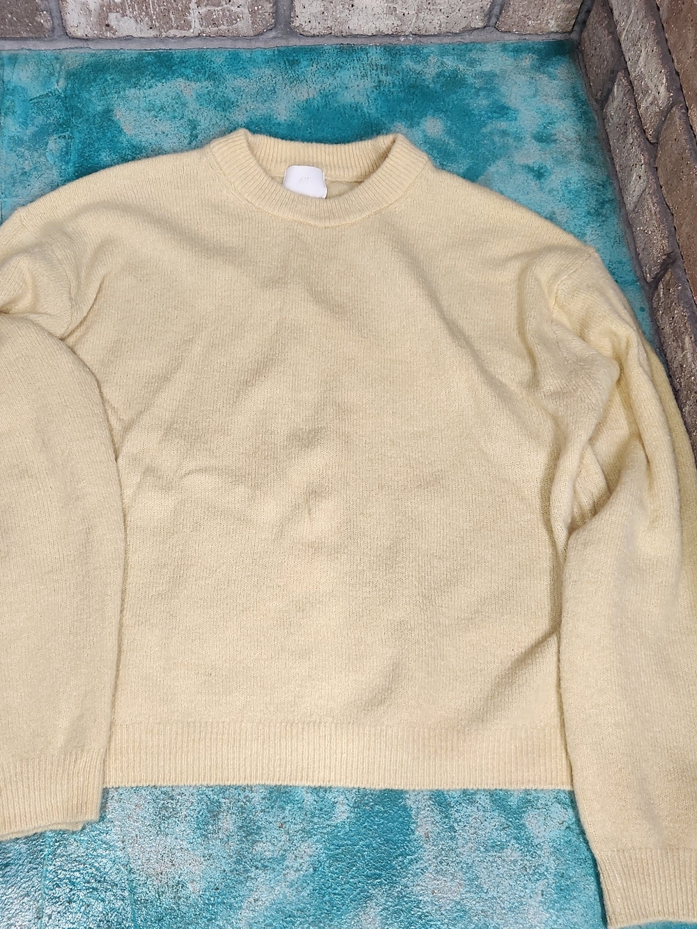 H&M Butter Yellow Crewneck Sweater, XS. EUC, Like New.